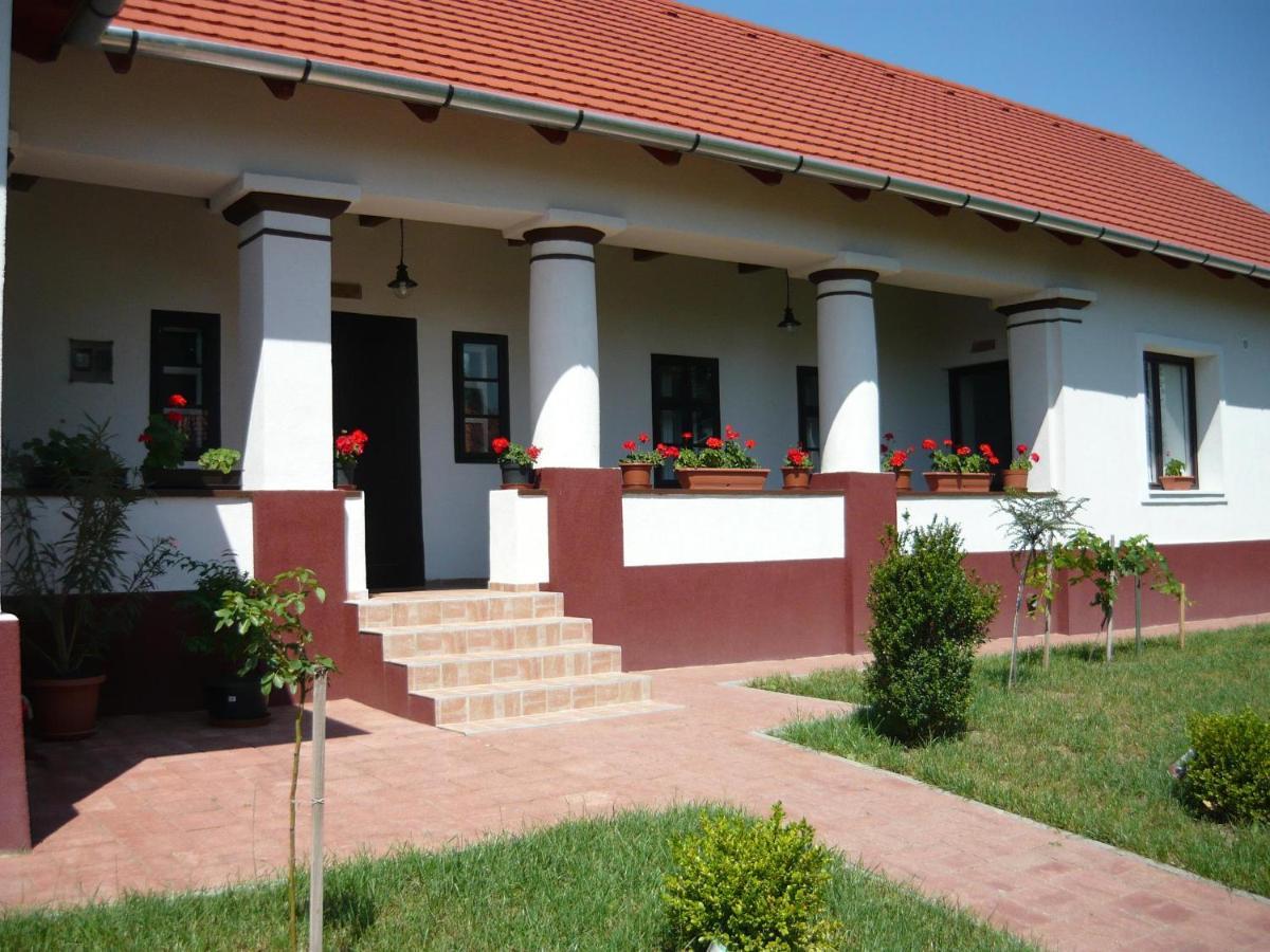 Almosdi Topart Vendeghaz Екстер'єр фото